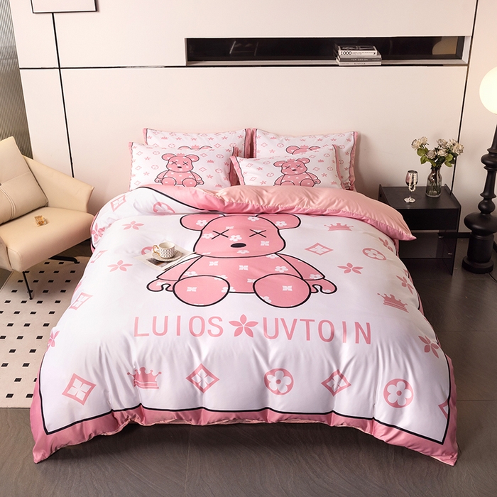 91家纺网 家纺一手货源 找家纺 摩卡 2024新款博主风水洗真丝四件套 熊仔-粉