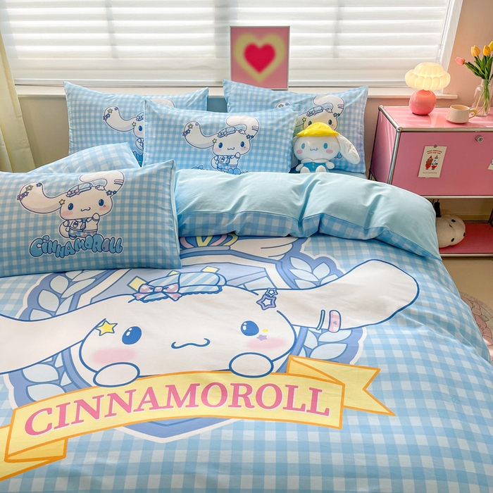 91家纺网 家纺一手货源 找家纺 金爱家 2024新款大阪全棉数码印花三丽鸥系列四件套 格子玉桂狗