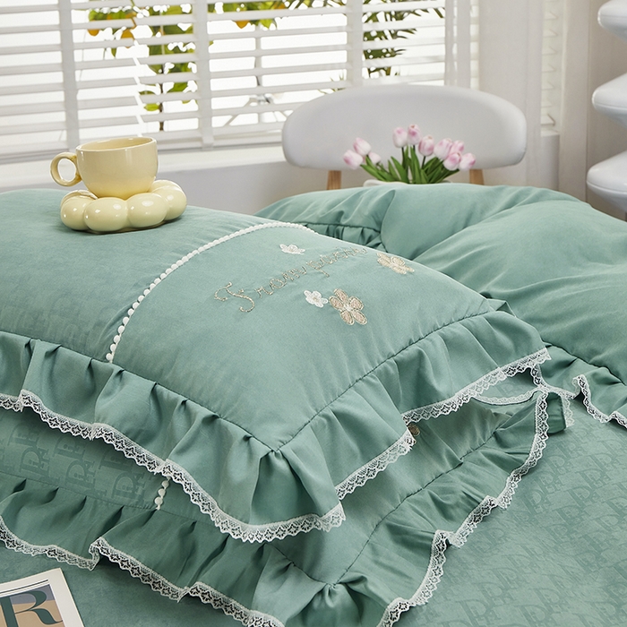 91家纺网 家纺一手货源 找家纺 苏木年华 2024新款夏沫花语系列韩版荷叶边刺绣花边加大床单四件套 翡翠绿