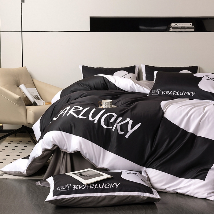 91家纺网 家纺一手货源 找家纺 摩卡 2024新款博主风水洗真丝四件套 半脸熊-黑