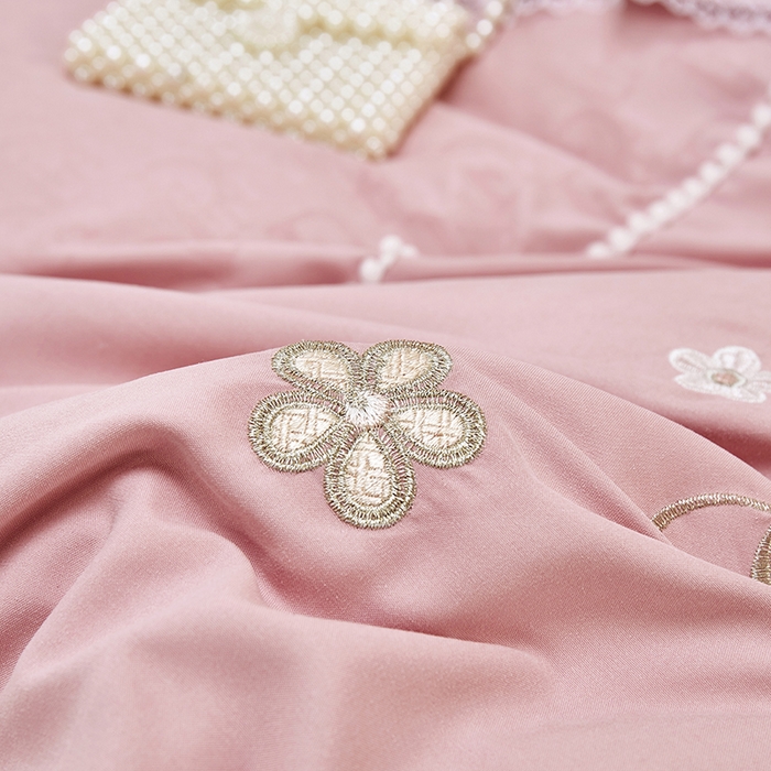 91家纺网 家纺一手货源 找家纺 苏木年华 2024新款夏沫花语系列韩版荷叶边刺绣花边加大床单四件套 豆沙红