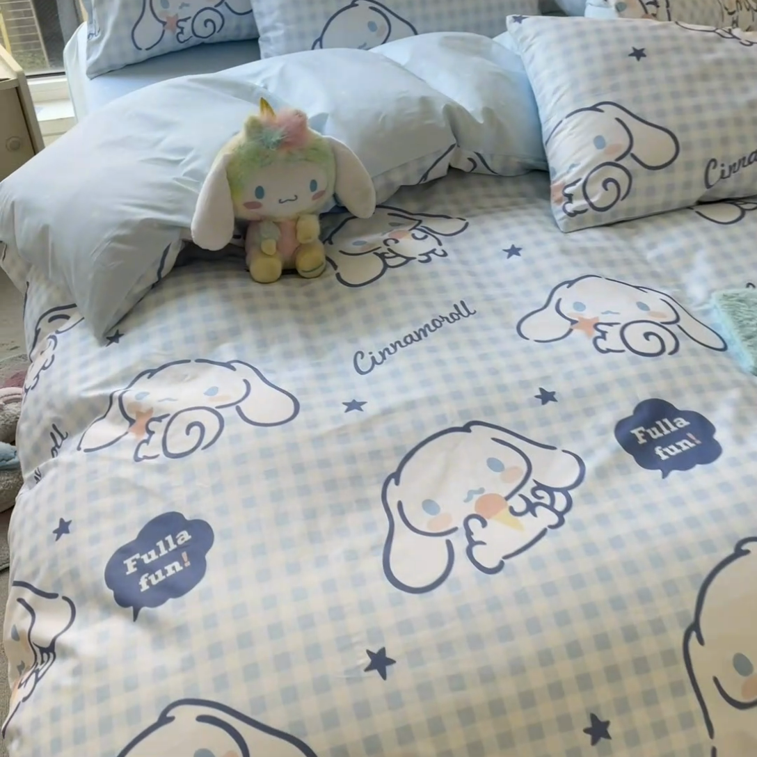 91家纺网 家纺一手货源 找家纺 顾里2024新款40支活性印花13372喷气全棉三丽鸥系列四件套 蓝格玉桂兔