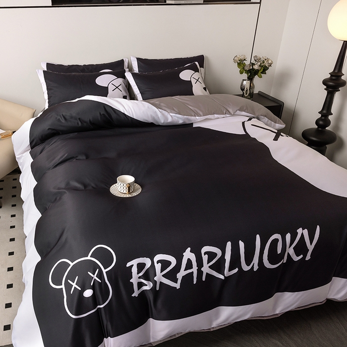 91家纺网 家纺一手货源 找家纺 摩卡 2024新款博主风水洗真丝四件套 半脸熊-黑