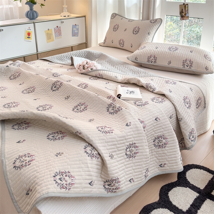 91家纺网 家纺一手货源 找家纺 美优兰 2025春款全棉单面高温砂洗床盖 花环