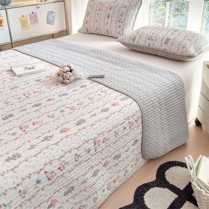 91家纺网 家纺一手货源 找家纺 美优兰 2025春款全棉单面高温砂洗床盖 浆果小兔