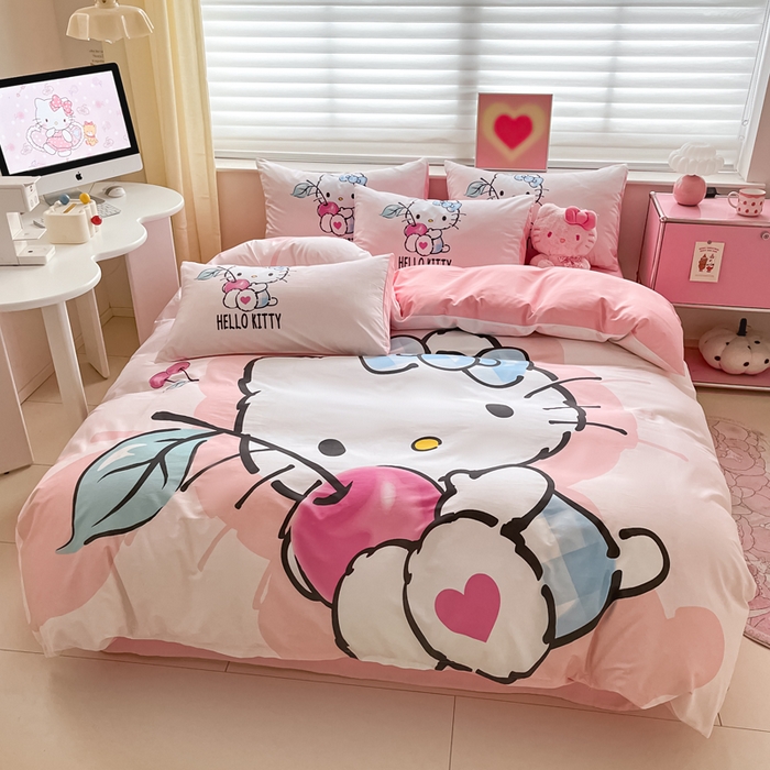 91家纺网 家纺一手货源 找家纺 金爱家 2024新款大阪全棉数码印花三丽鸥系列四件套 苹果kt