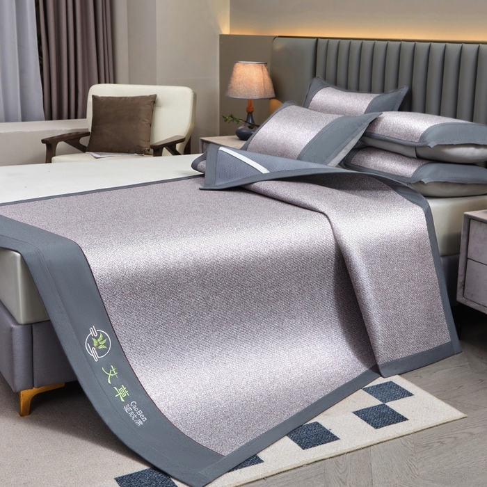 91家纺网 家纺一手货源 找家纺 青雅席业 2025新款艾草pe材质印尼藤复合三明治凉席三件套 灰