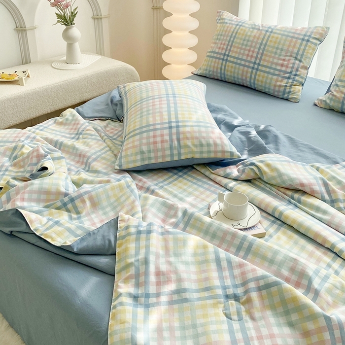 91家纺网 家纺一手货源 找家纺 啊雅家居2025新款水洗棉条纹印花夏被冬被四件套-床单款 夏被 日系小格绿