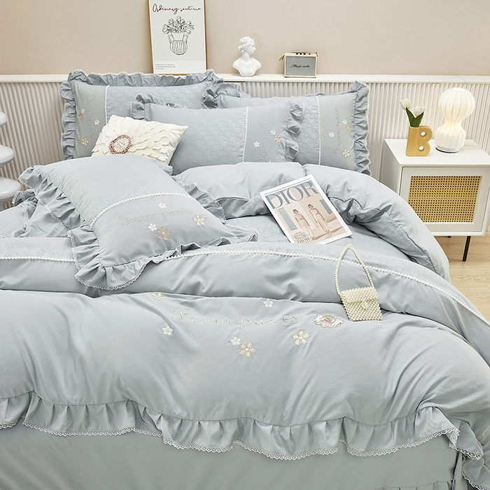 91家纺网 家纺一手货源 找家纺 苏木年华 2024新款夏沫花语系列韩版荷叶边刺绣花边加大床单四件套 高级灰