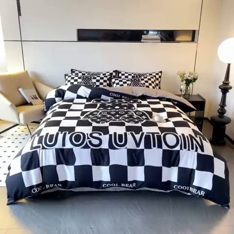 91家纺网 家纺一手货源 找家纺 摩卡 2024新款博主风水洗真丝四件套 棋盘格公仔