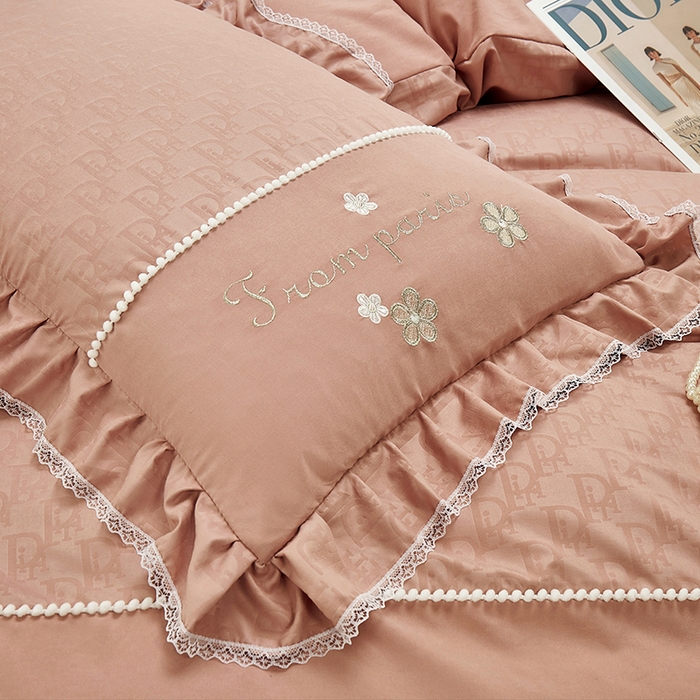 91家纺网 家纺一手货源 找家纺 苏木年华 2024新款夏沫花语系列韩版荷叶边刺绣花边加大床单四件套 西柚红