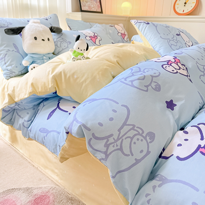 91家纺网 家纺一手货源 找家纺 顾里2024新款40支活性印花13372喷气全棉三丽鸥系列四件套 蓝底帕恰