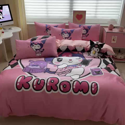 91家纺网 家纺一手货源 找家纺 金爱家 2024新款大阪全棉数码印花三丽鸥系列四件套 飞吻库洛米