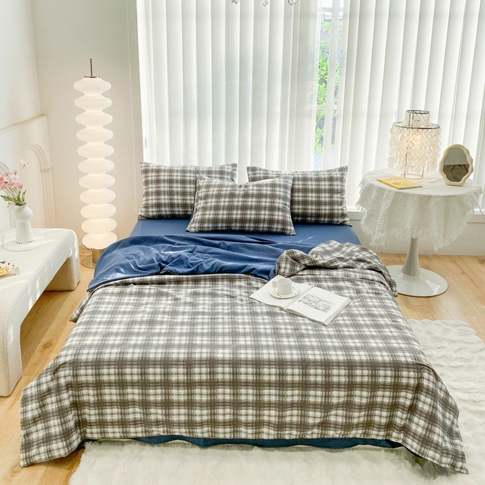 91家纺网 家纺一手货源 找家纺 啊雅家居2025新款水洗棉条纹印花夏被冬被四件套-床单款 夏被 日系条格灰