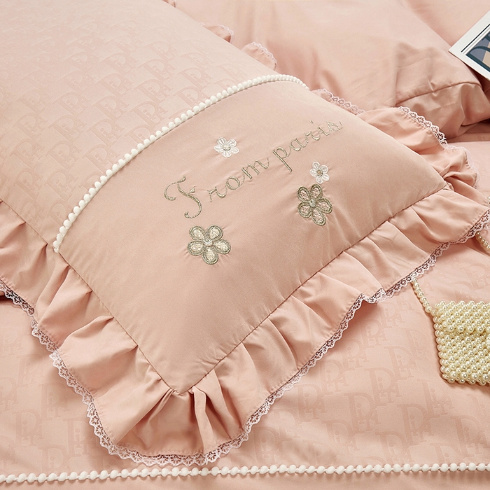 91家纺网 家纺一手货源 找家纺 苏木年华 2024新款夏沫花语系列韩版荷叶边刺绣花边加大床单四件套 粉玉色