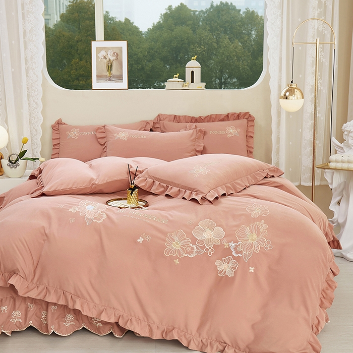 91家纺网 家纺一手货源 找家纺 苏木年华 2024新款春光里系列韩版荷叶边刺绣加大床单四件套 西柚红