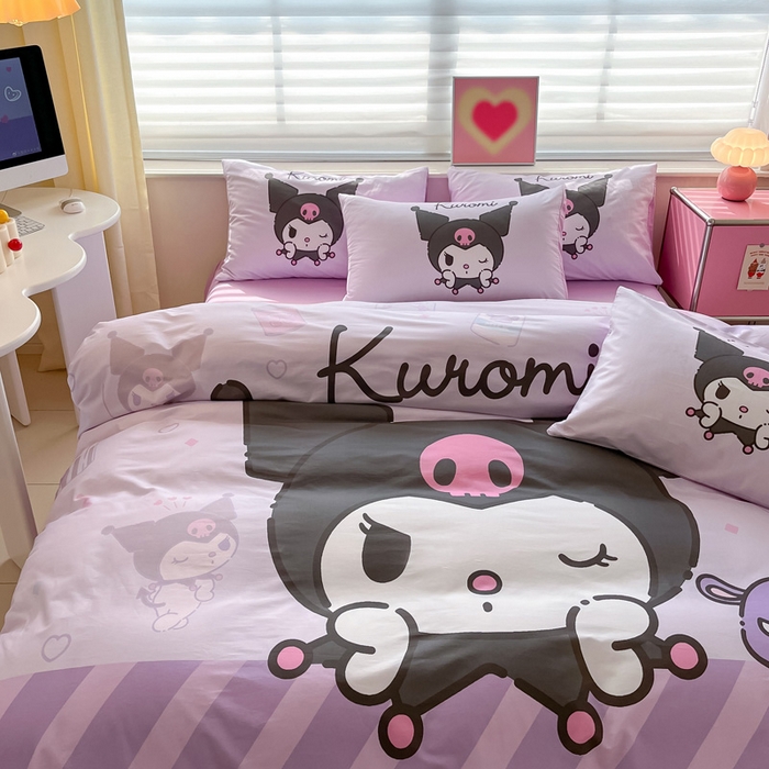 91家纺网 家纺一手货源 找家纺 金爱家 2024新款大阪全棉数码印花三丽鸥系列四件套 紫苏库洛米