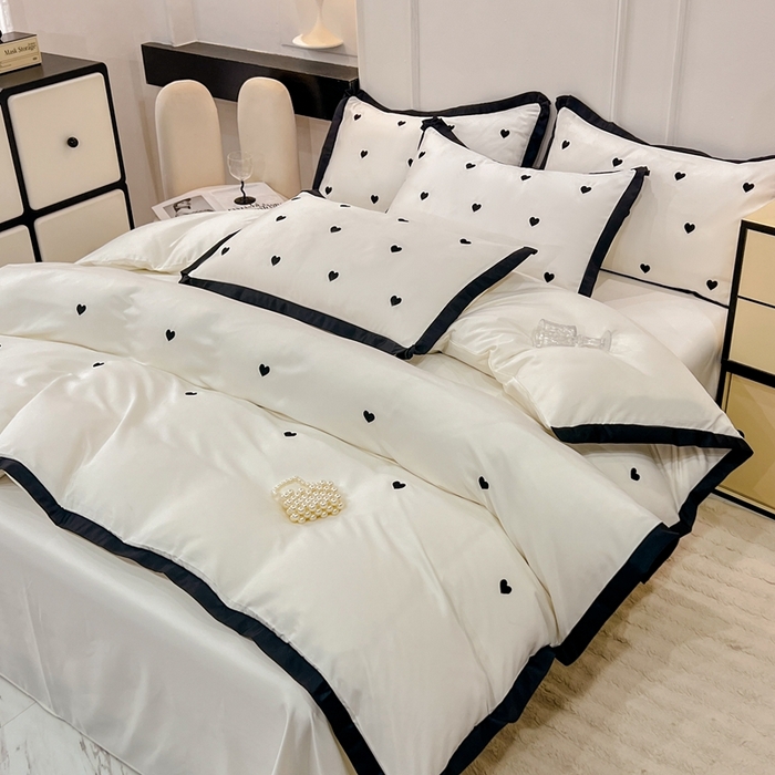 91家纺网 家纺一手货源 找家纺 艾米家居 2025新款水洗真丝四件套爱心款 黑色爱心款-白色