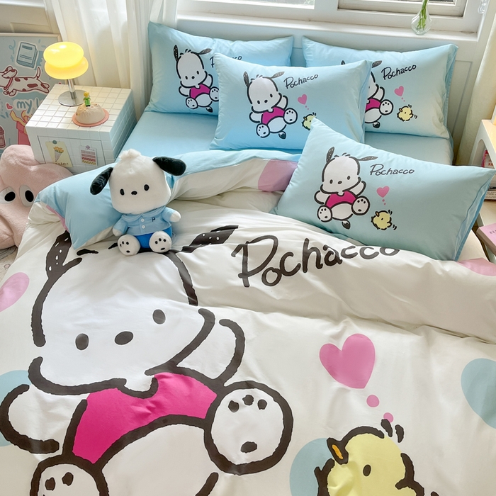 91家纺网 家纺一手货源 找家纺 金爱家 2024新款大阪全棉数码印花三丽鸥系列四件套 波点帕哈狗