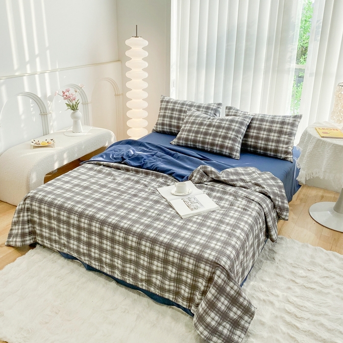 91家纺网 家纺一手货源 找家纺 啊雅家居2025新款水洗棉条纹印花夏被冬被四件套-床单款 夏被 日系条格灰