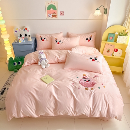 91家纺网 家纺一手货源 找家纺 泽西家纺（总）2024新款全棉13376毛巾绣四件套甜甜家族系列