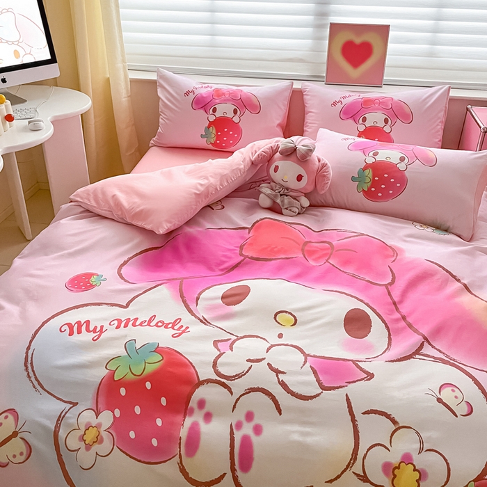 91家纺网 家纺一手货源 找家纺 金爱家 2024新款大阪全棉数码印花三丽鸥系列四件套 草莓美乐蒂