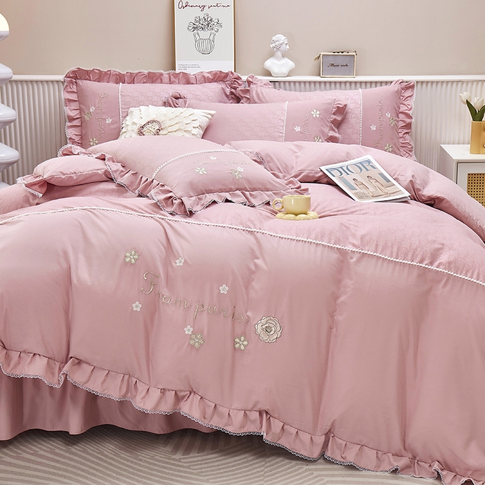 91家纺网 家纺一手货源 找家纺 苏木年华 2024新款夏沫花语系列韩版荷叶边刺绣花边加大床单四件套 豆沙红