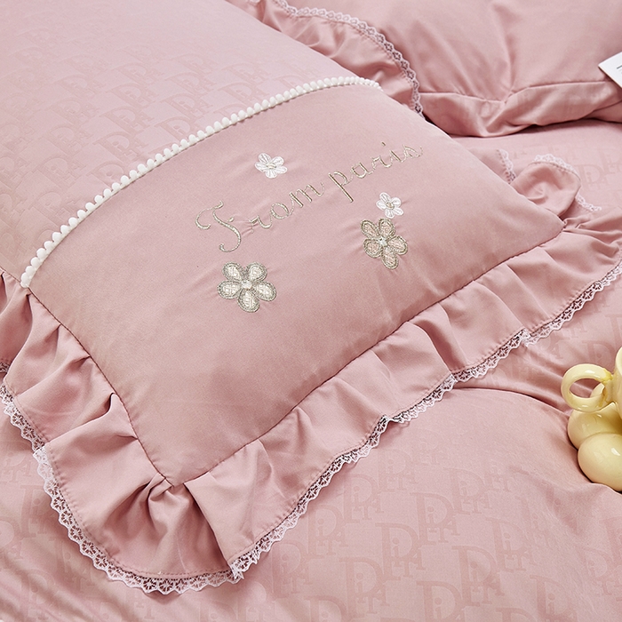 91家纺网 家纺一手货源 找家纺 苏木年华 2024新款夏沫花语系列韩版荷叶边刺绣花边加大床单四件套 豆沙红