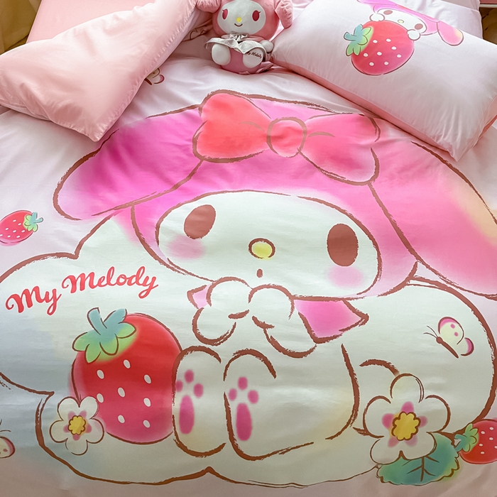 91家纺网 家纺一手货源 找家纺 金爱家 2024新款大阪全棉数码印花三丽鸥系列四件套 草莓美乐蒂