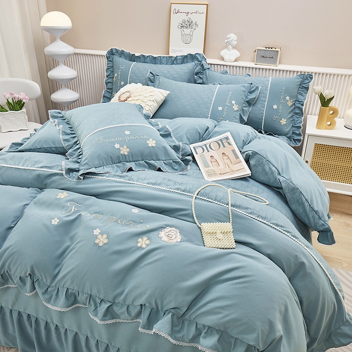91家纺网 家纺一手货源 找家纺 苏木年华 2024新款夏沫花语系列韩版荷叶边刺绣花边加大床单四件套 贵族蓝