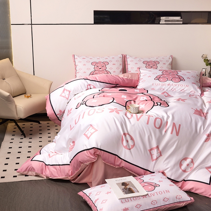 91家纺网 家纺一手货源 找家纺 摩卡 2024新款博主风水洗真丝四件套 熊仔-粉