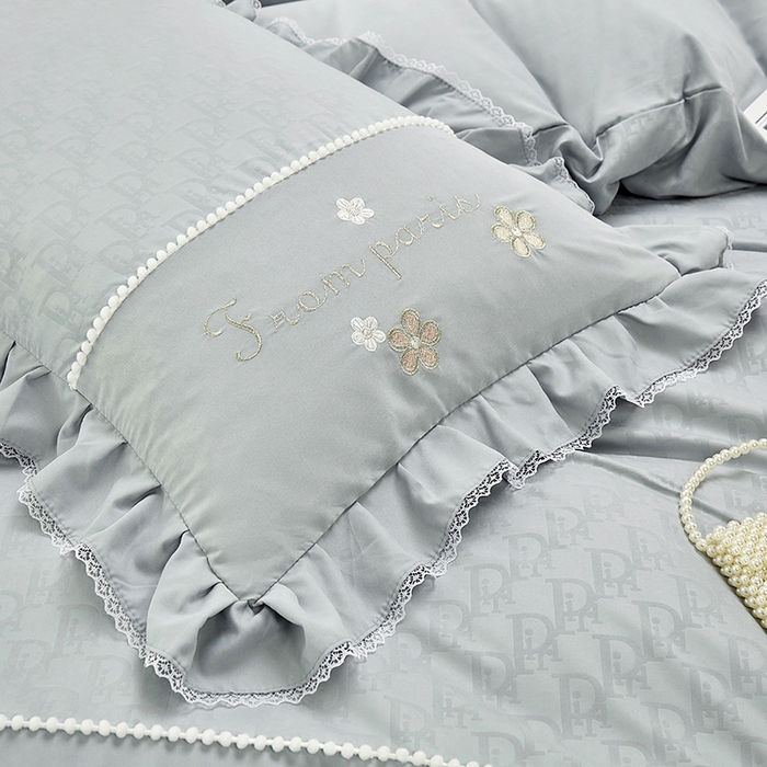 91家纺网 家纺一手货源 找家纺 苏木年华 2024新款夏沫花语系列韩版荷叶边刺绣花边加大床单四件套 高级灰