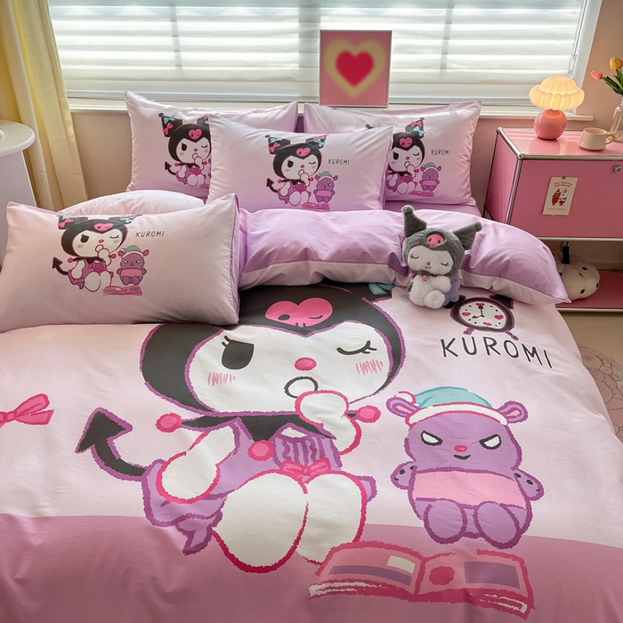 91家纺网 家纺一手货源 找家纺 金爱家 2024新款大阪全棉数码印花三丽鸥系列四件套 朗读库洛米