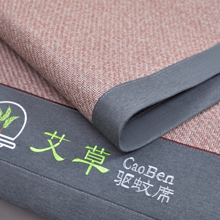 91家纺网 家纺一手货源 找家纺 青雅席业 2025新款艾草pe材质印尼藤复合三明治凉席三件套 粉