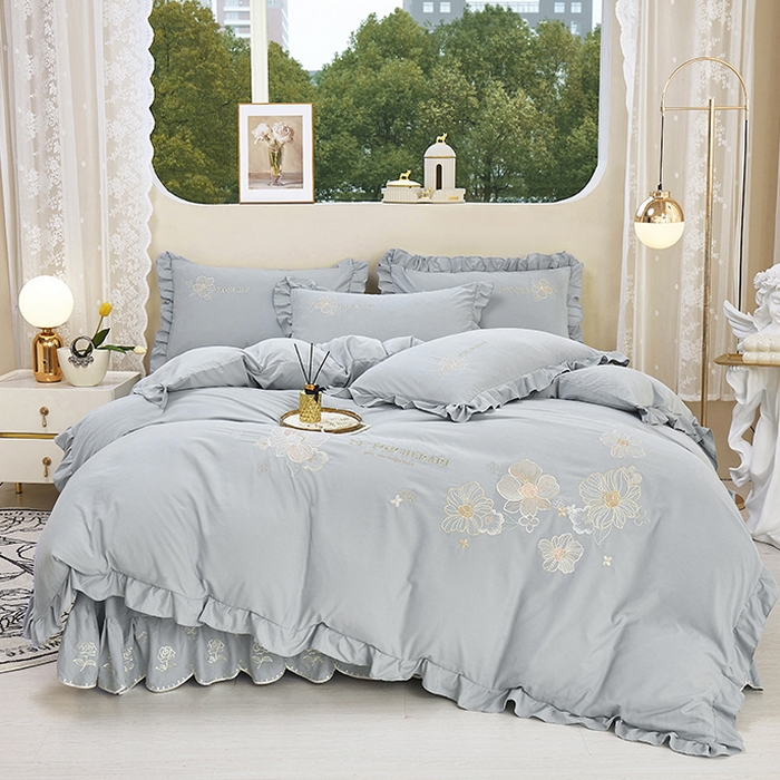 91家纺网 家纺一手货源 找家纺 苏木年华 2024新款春光里系列韩版荷叶边刺绣加大床单四件套 高级灰