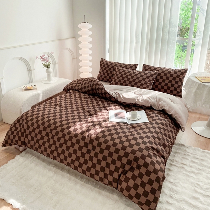 91家纺网 家纺一手货源 找家纺 啊雅家居 2025新款水洗棉条纹印花夏被冬被四件套-床单款 冬被 日系方格焦糖