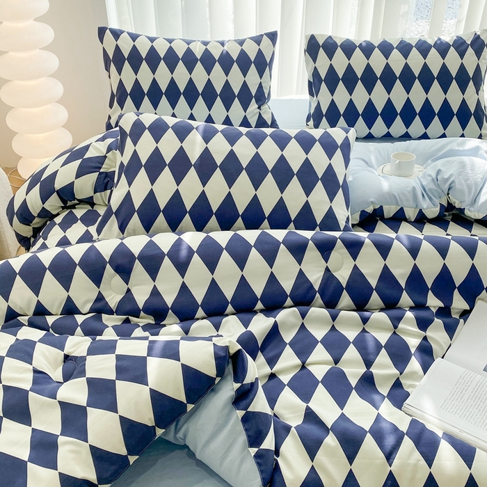 91家纺网 家纺一手货源 找家纺 啊雅家居 2025新款水洗棉条纹印花夏被冬被四件套-床单款 冬被 日系凌格蓝