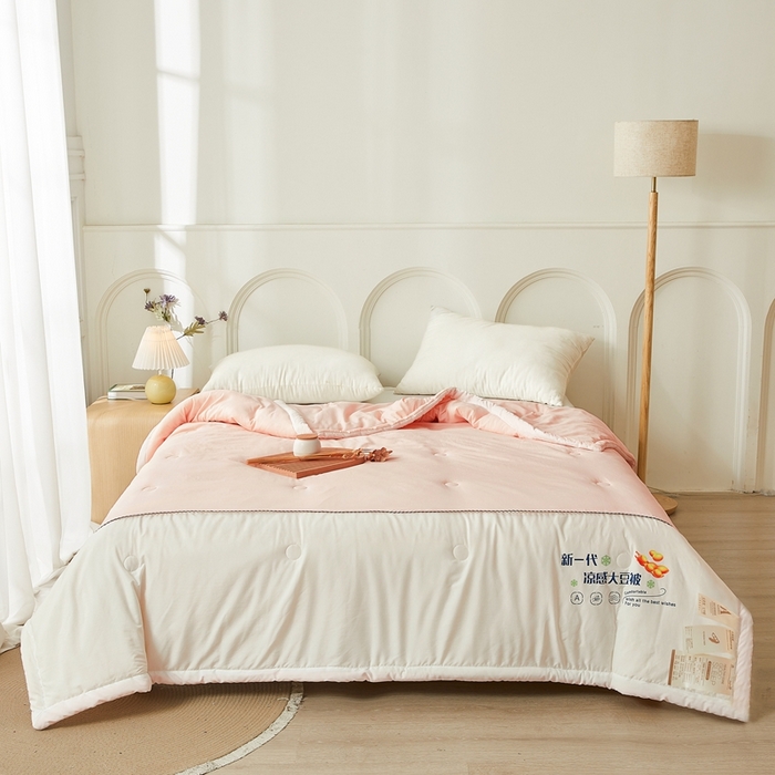 91家纺网 家纺一手货源 找家纺 钰博2024新款冰丝绸凉感夏被空调被夏凉被大豆被 粉+白