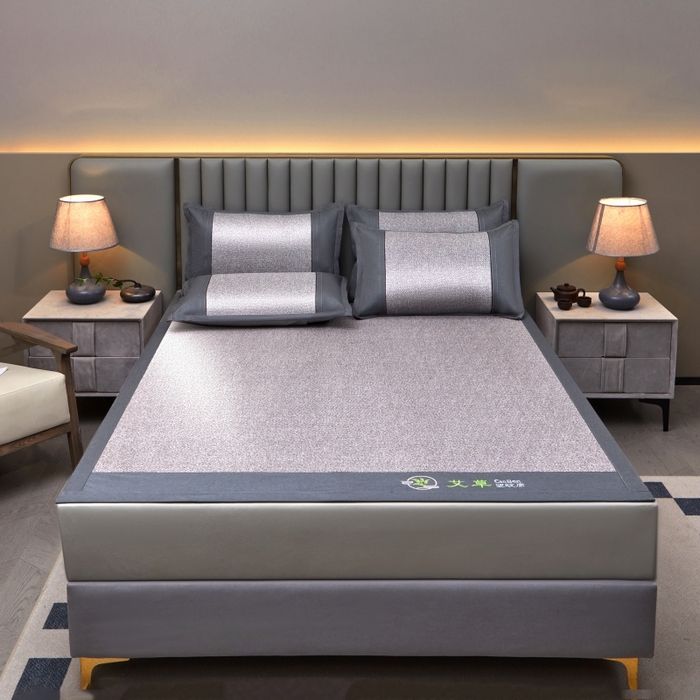 91家纺网 家纺一手货源 找家纺 青雅席业 2025新款艾草pe材质印尼藤复合三明治凉席三件套 灰