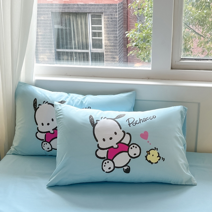 91家纺网 家纺一手货源 找家纺 金爱家 2024新款大阪全棉数码印花三丽鸥系列四件套 波点帕哈狗