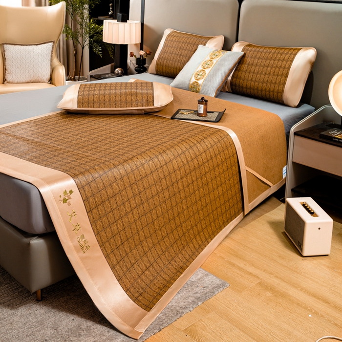 91家纺网 家纺一手货源 找家纺 青雅席业 2025新款艾草刺绣pp加密直角御藤席 艾草罗马格