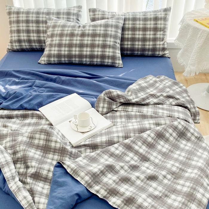 91家纺网 家纺一手货源 找家纺 啊雅家居2025新款水洗棉条纹印花夏被冬被四件套-床单款 夏被 日系条格灰