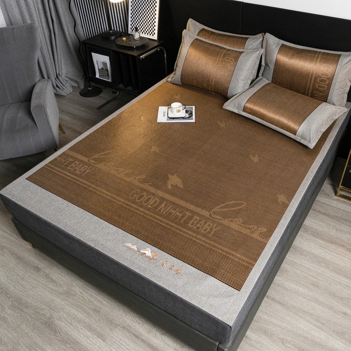 91家纺网 家纺一手货源 找家纺 青雅席业 2025新款绣花款复合冰藤三明治凉席套件 格调咖