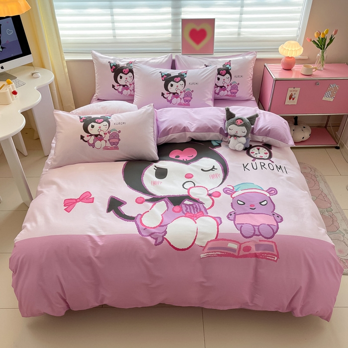 91家纺网 家纺一手货源 找家纺 金爱家 2024新款大阪全棉数码印花三丽鸥系列四件套 朗读库洛米