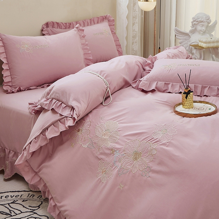 91家纺网 家纺一手货源 找家纺 苏木年华 2024新款春光里系列韩版荷叶边刺绣加大床单四件套 豆沙红