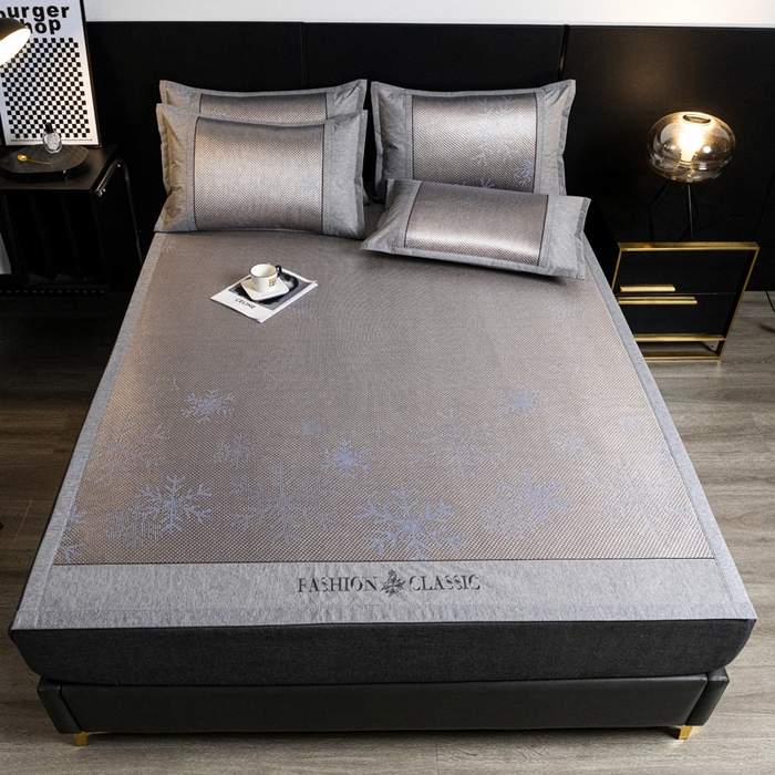 91家纺网 家纺一手货源 找家纺 青雅席业 2025新款绣花款复合冰藤三明治凉席套件 雪花