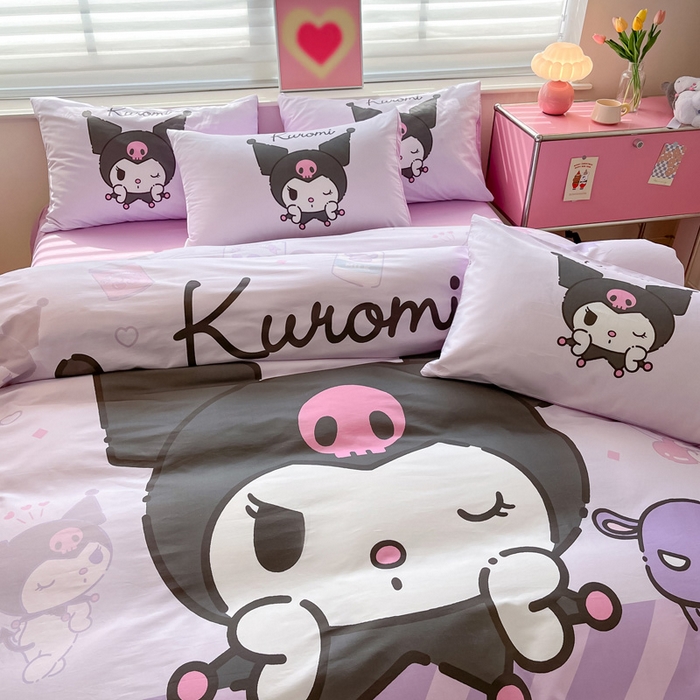 91家纺网 家纺一手货源 找家纺 金爱家 2024新款大阪全棉数码印花三丽鸥系列四件套 紫苏库洛米