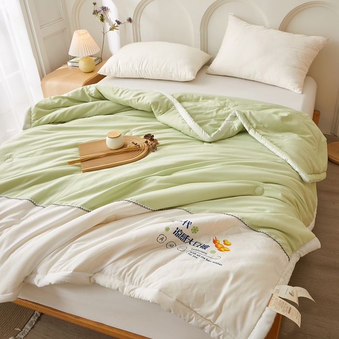 91家纺网 家纺一手货源 找家纺 钰博2024新款冰丝绸凉感夏被空调被夏凉被大豆被 绿+白