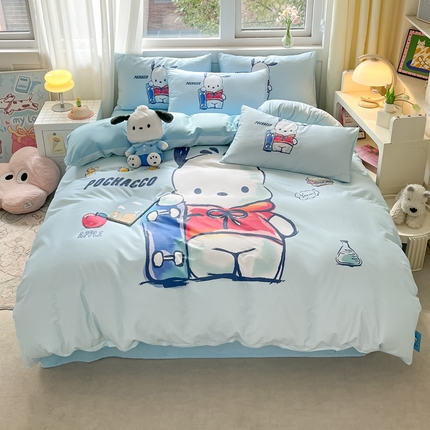 91家纺网 家纺一手货源 找家纺 金爱家 2024新款大阪全棉数码印花三丽鸥系列四件套 滑板帕哈狗