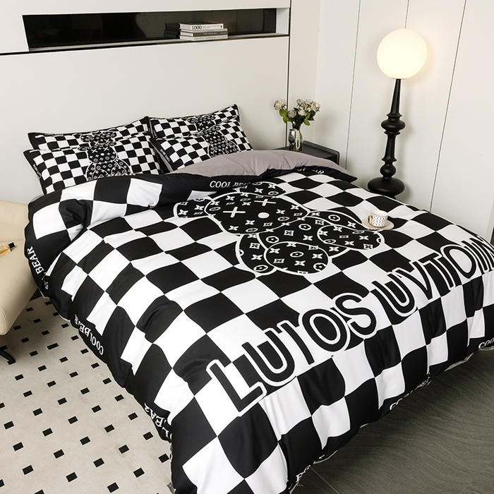 91家纺网 家纺一手货源 找家纺 摩卡 2024新款博主风水洗真丝四件套 棋盘格公仔